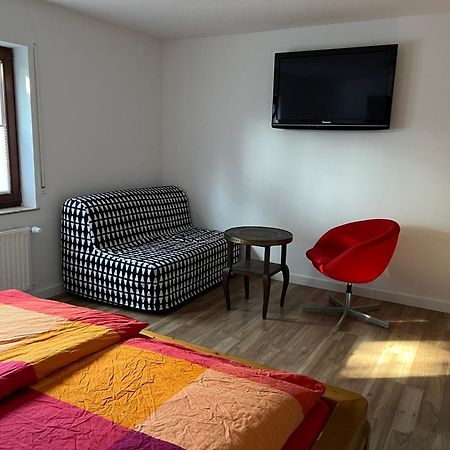 Ruhige Wohnung In Feldrandlage Massenbachhausen Esterno foto